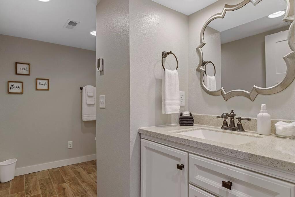 Roomy 5 Bed 3 Bath Fire Place Large Outdoor Space Rapid City Exterior foto